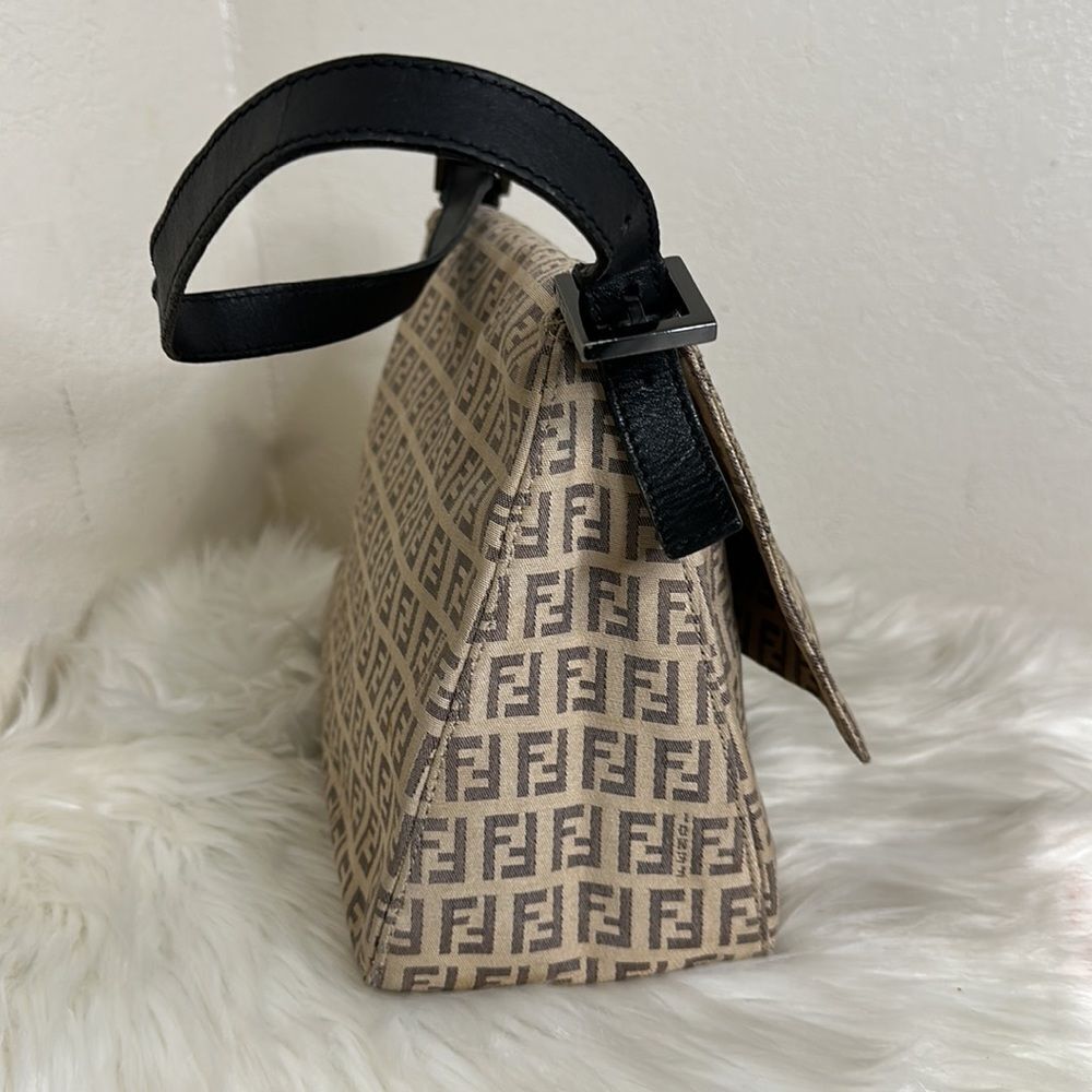 💯Authentic Fendi Shoulder Bag🍀 - Picture 16 of 17